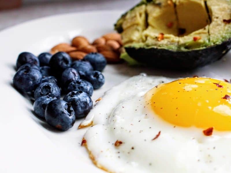 Heatlhy breakfast: egg, avocado and blueberries